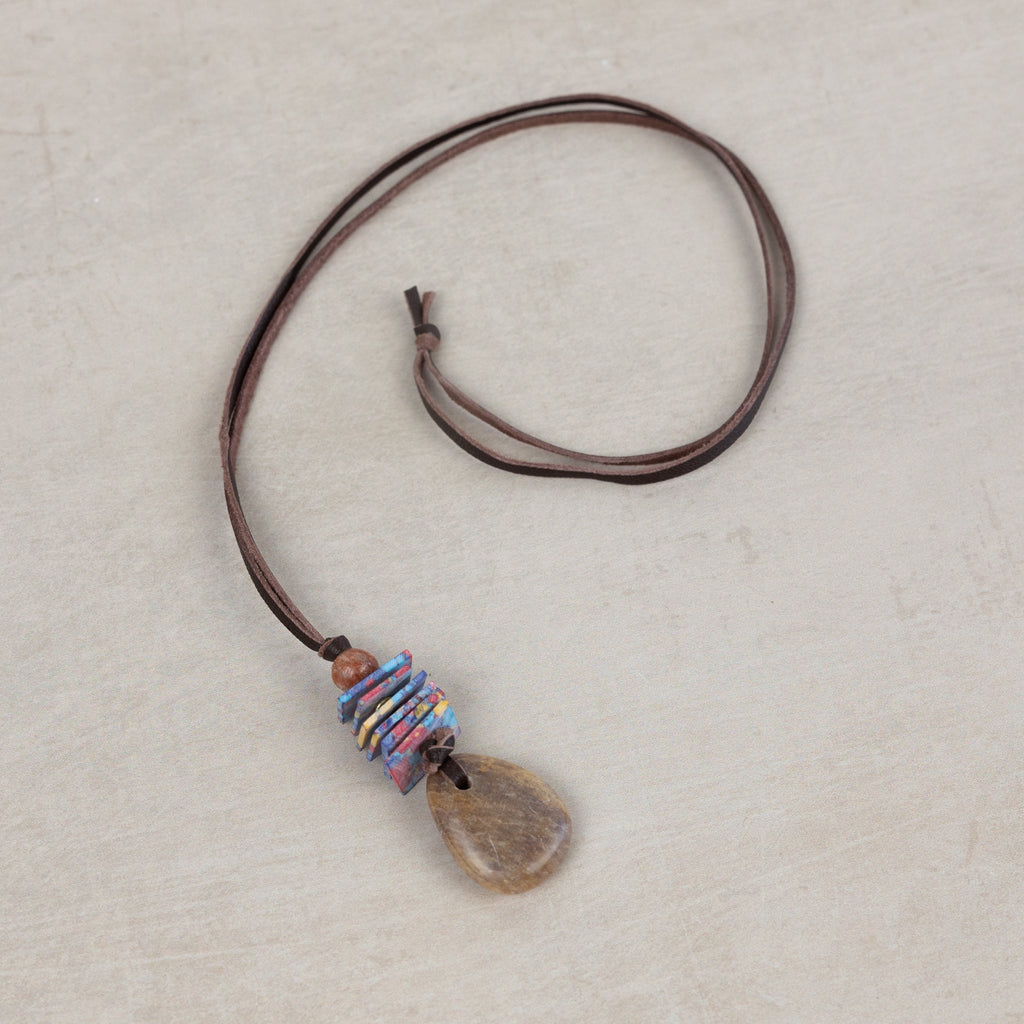 Necklace pend chips clay/stn/lthr 27L brn/multi