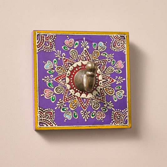 Wall hook sq medalln pntd MDF/iron 4sq prpl/multi