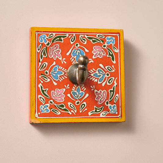 Wall hook sq floral pntd MDF/iron 4sq orng/multi