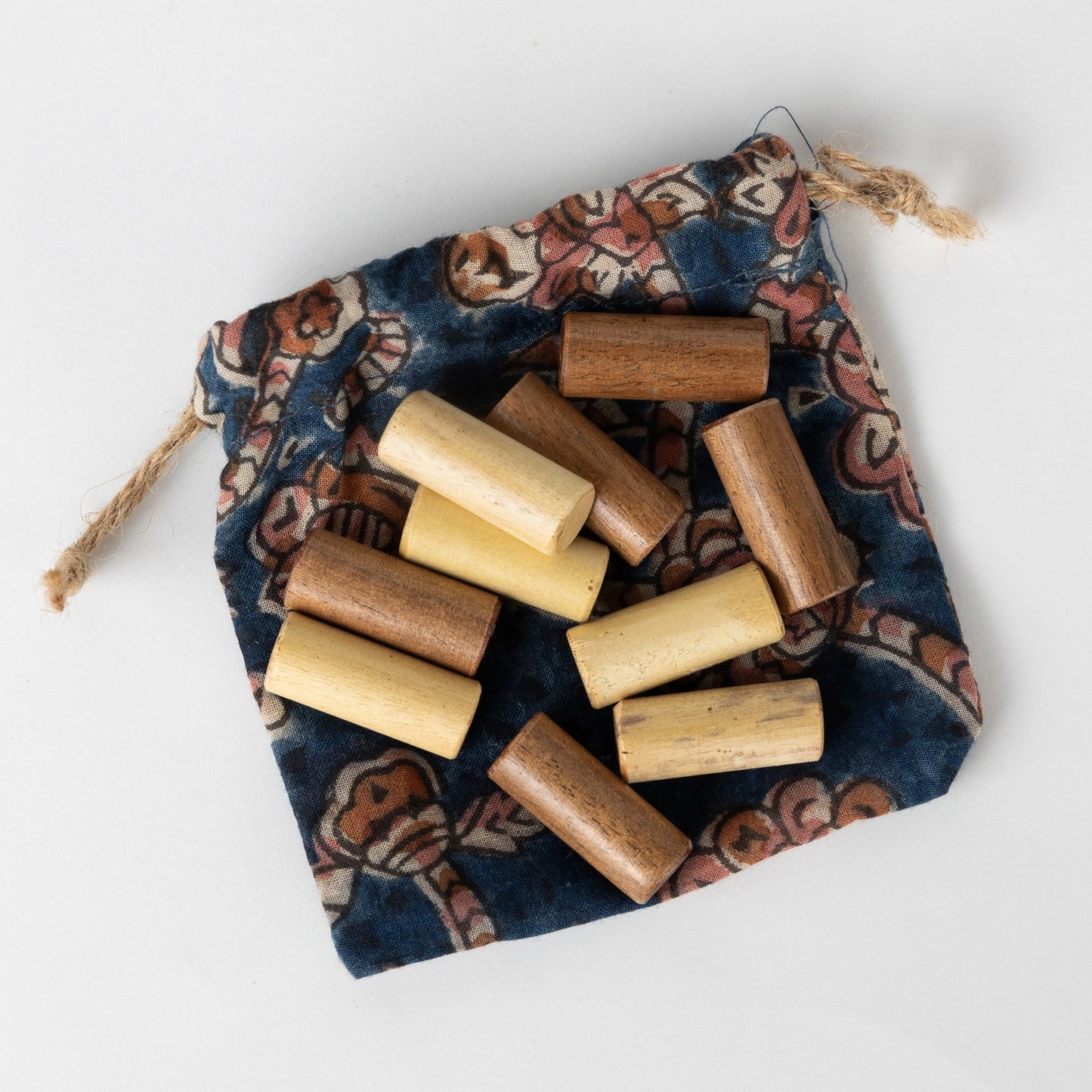 Game tic-tac-toe cat wd/cttn 5.5Lx4.5W nat/asst