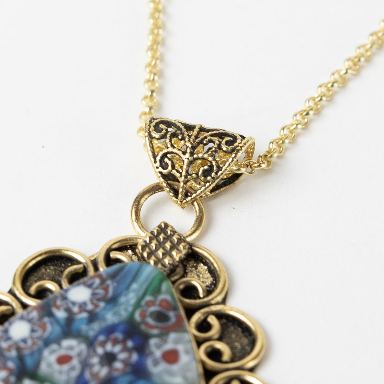 Necklace flrl pend pear brss/glss 20L br/blu/grn
