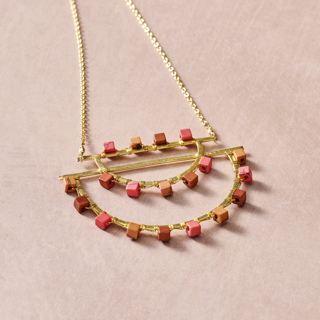 Necklace half crcl pend br/clay 26L br/orng/tan