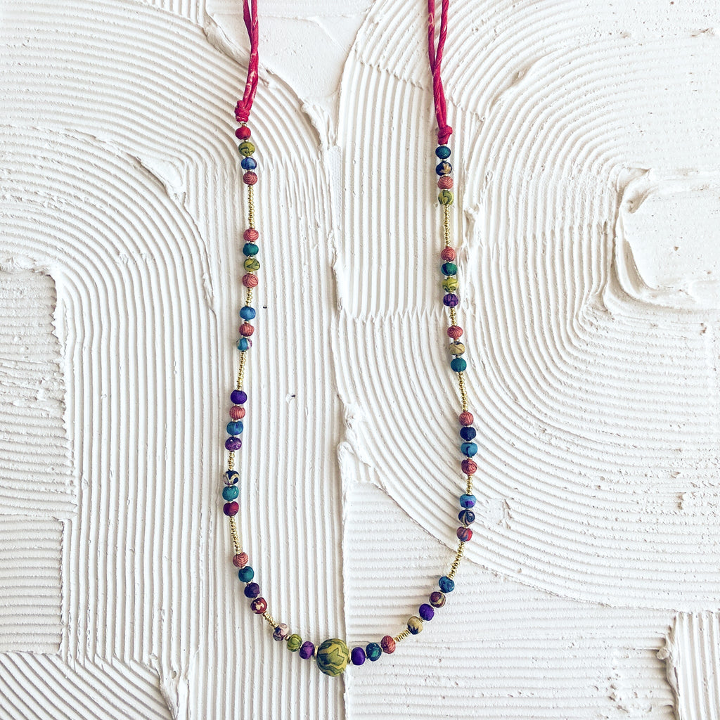 Necklace bead recyc sari/brss 30L adj brss/rd/blu