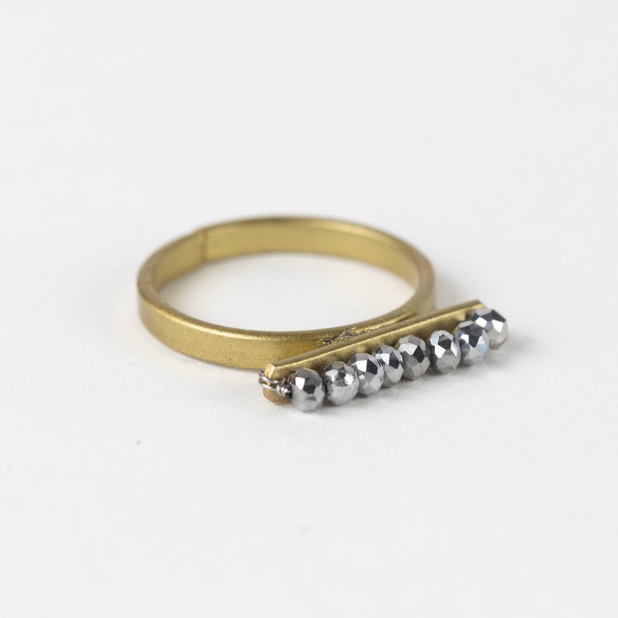 Ring bar of beads M/3 brss/glss .65D brass/silver
