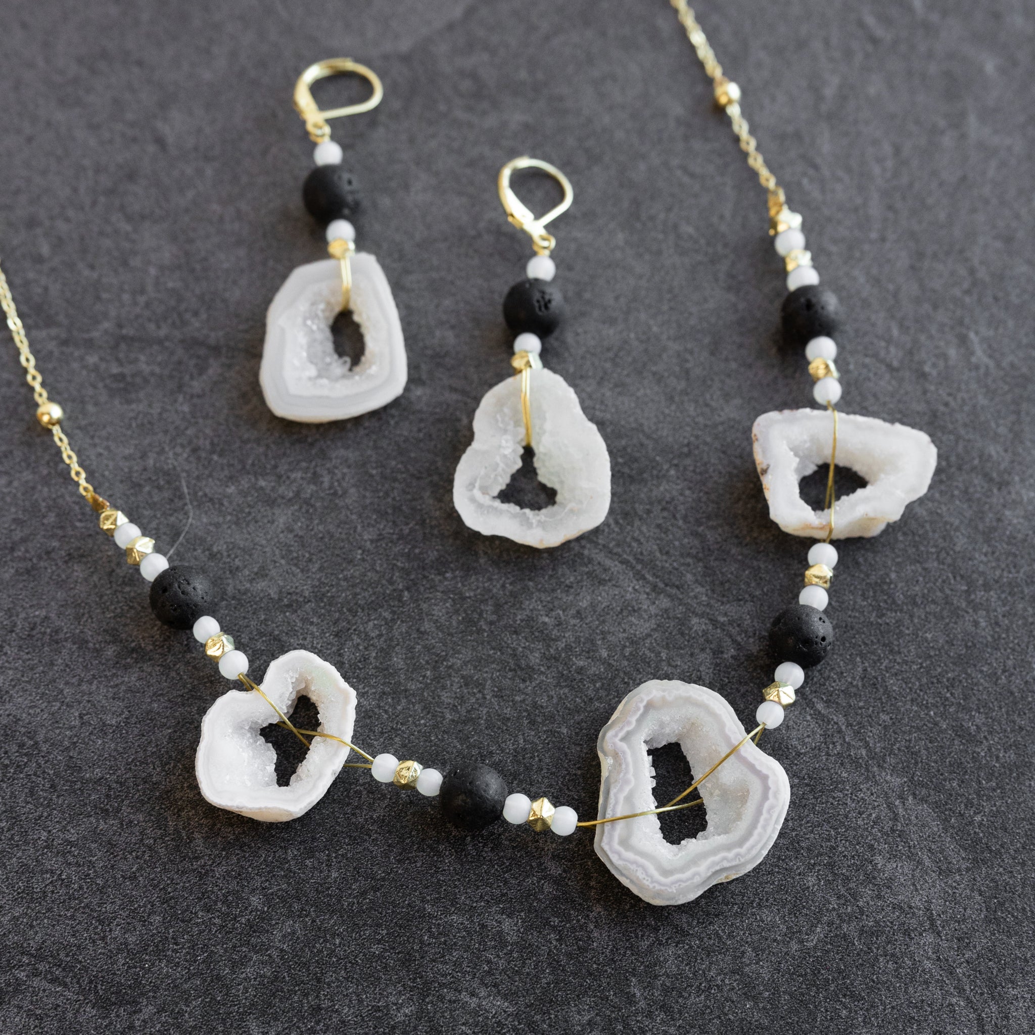 Necklace gro druzy st/glss/brss 22L ivry/gry/brss
