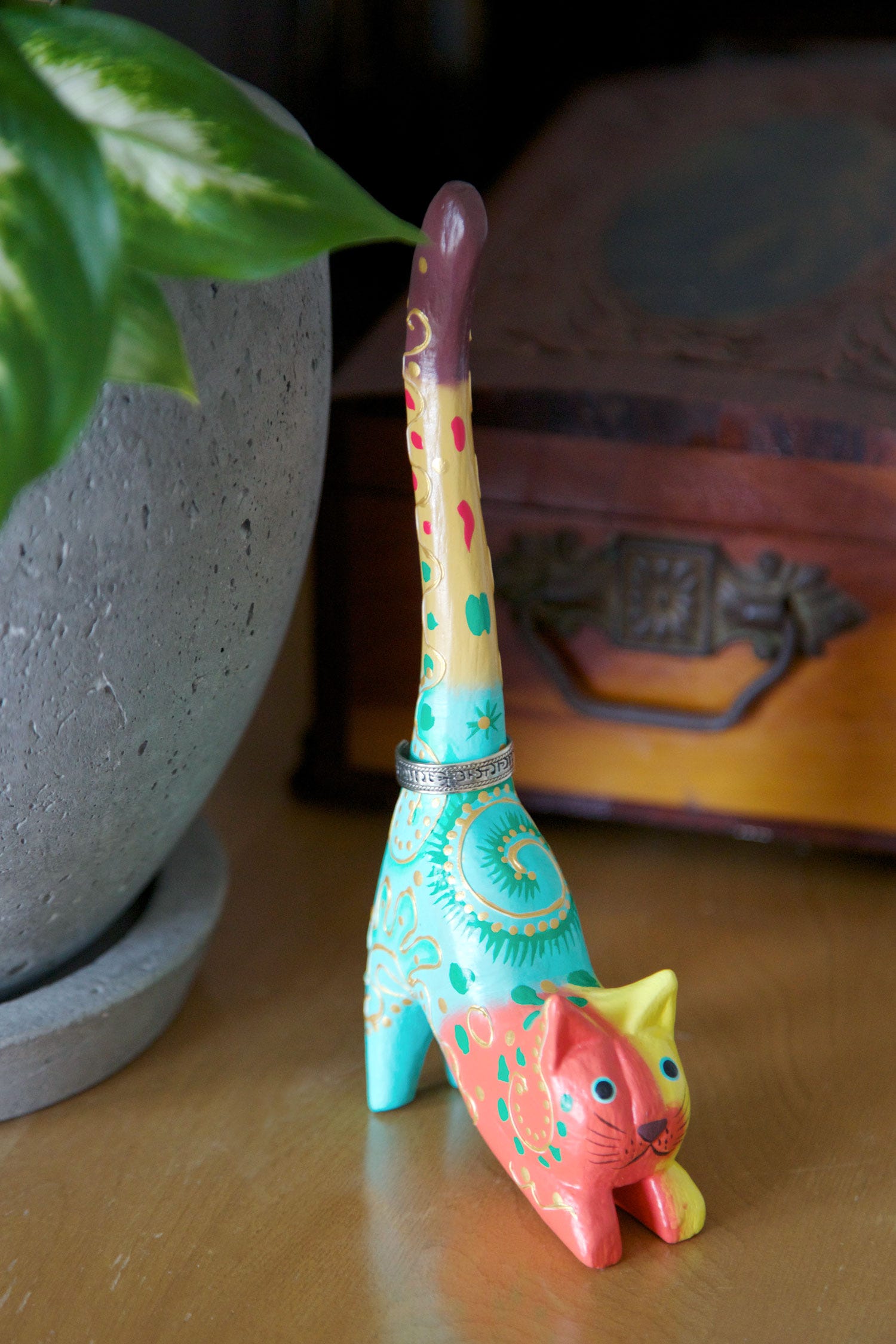 Cat ring holder wood 7H multi