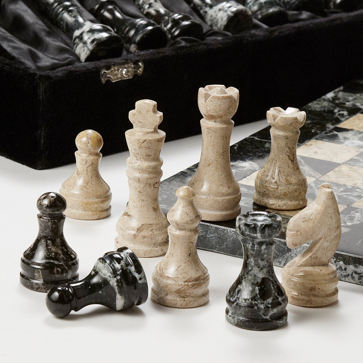 Chess set w/box coral/zebra stn