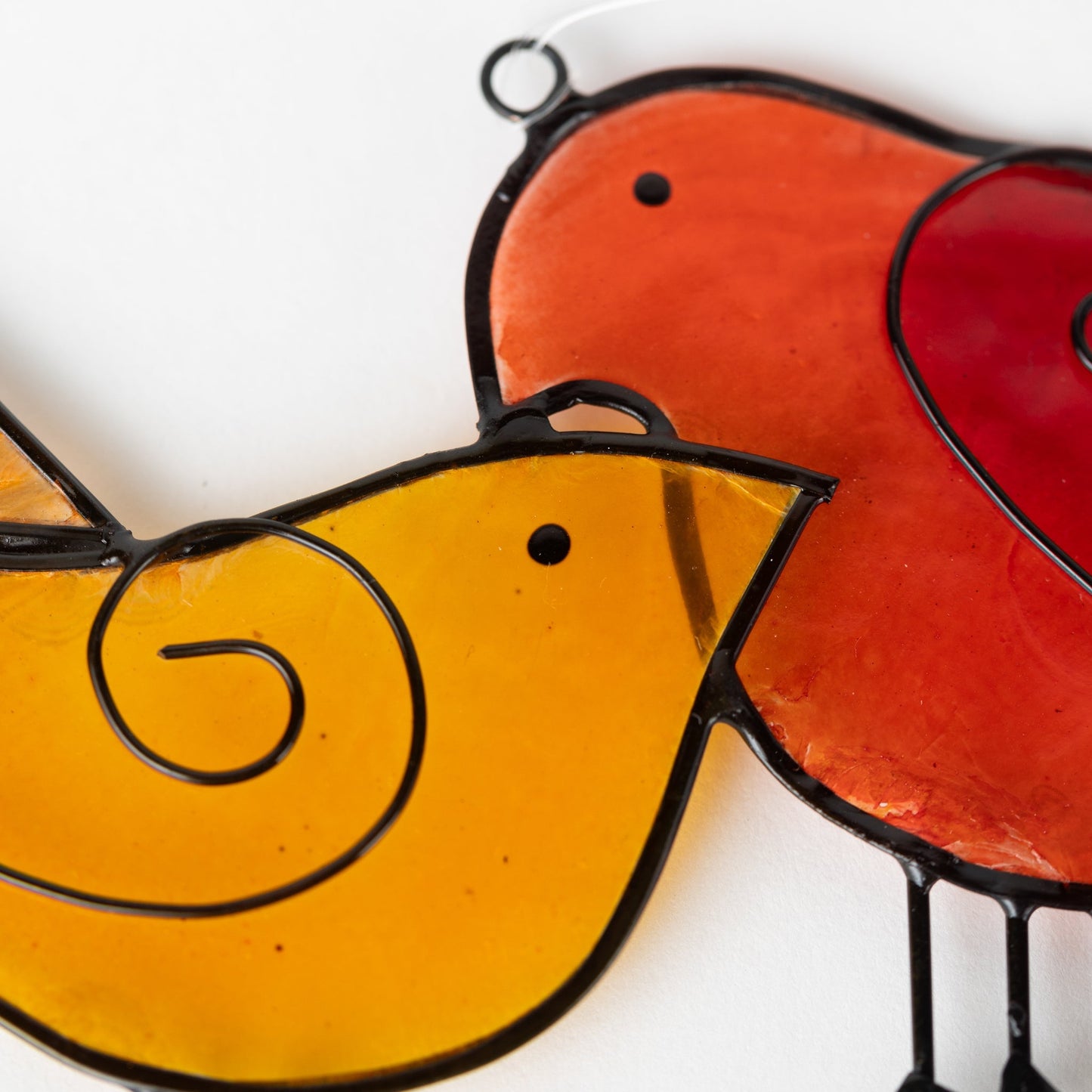 Suncatcher love birds capiz/mtl 4Wx5H orng/red