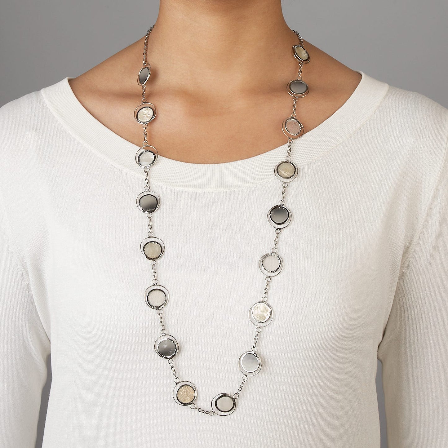 Necklace circles capiz 40L cream/gray/silver