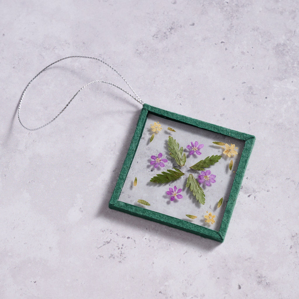 Ornament prssd flwrs M/3 glss/flwr 3.25sq grn/prpl