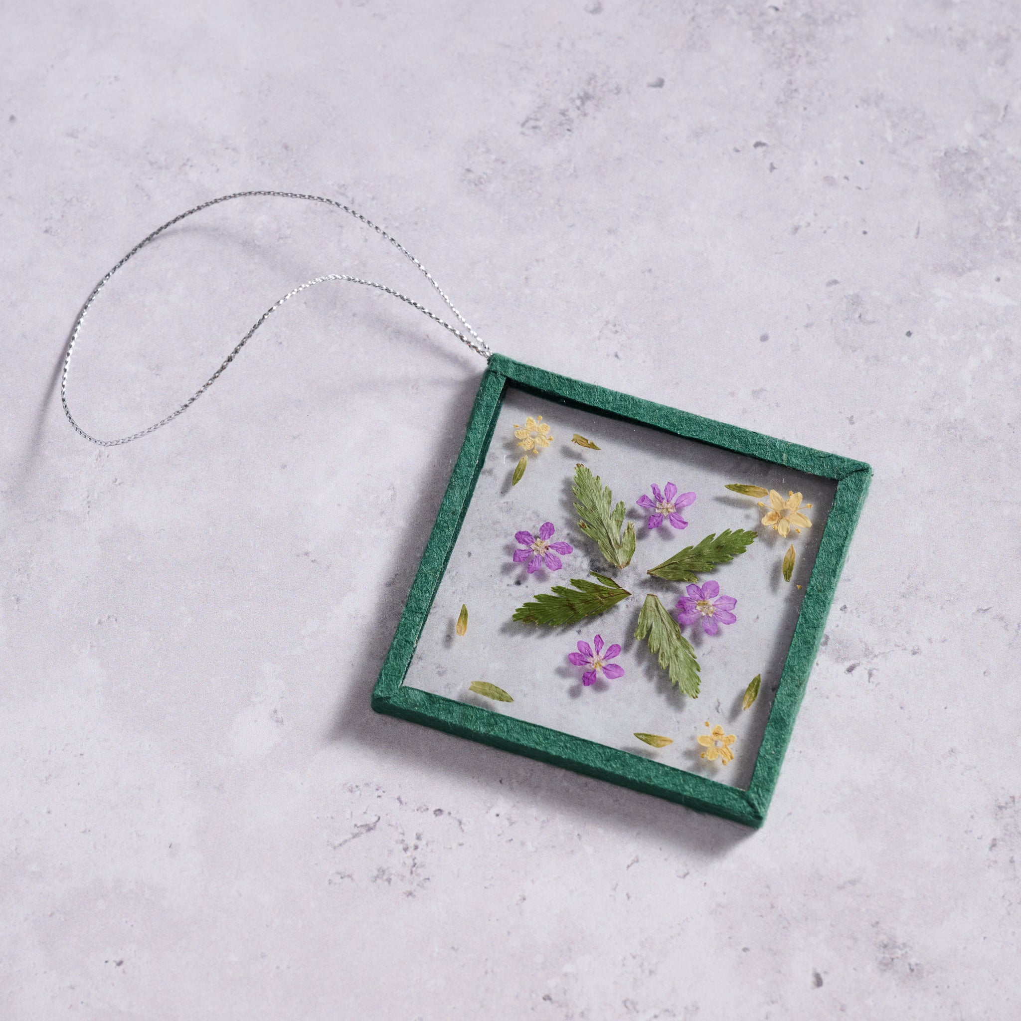 Ornament prssd flwrs M/3 glss/flwr 3.25sq grn/prpl