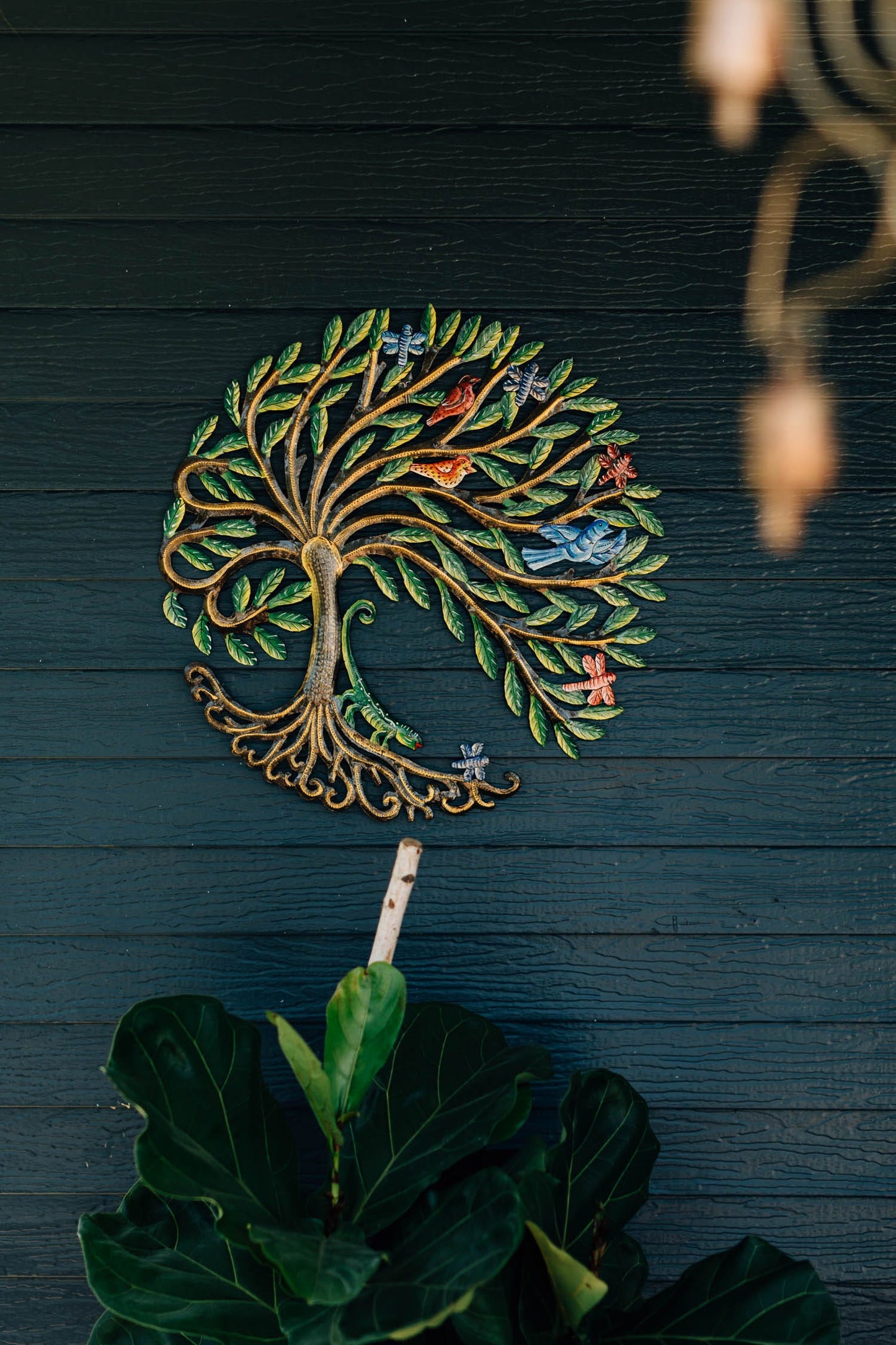 Wall hanging tree/chameleon painted mtl 23D multi