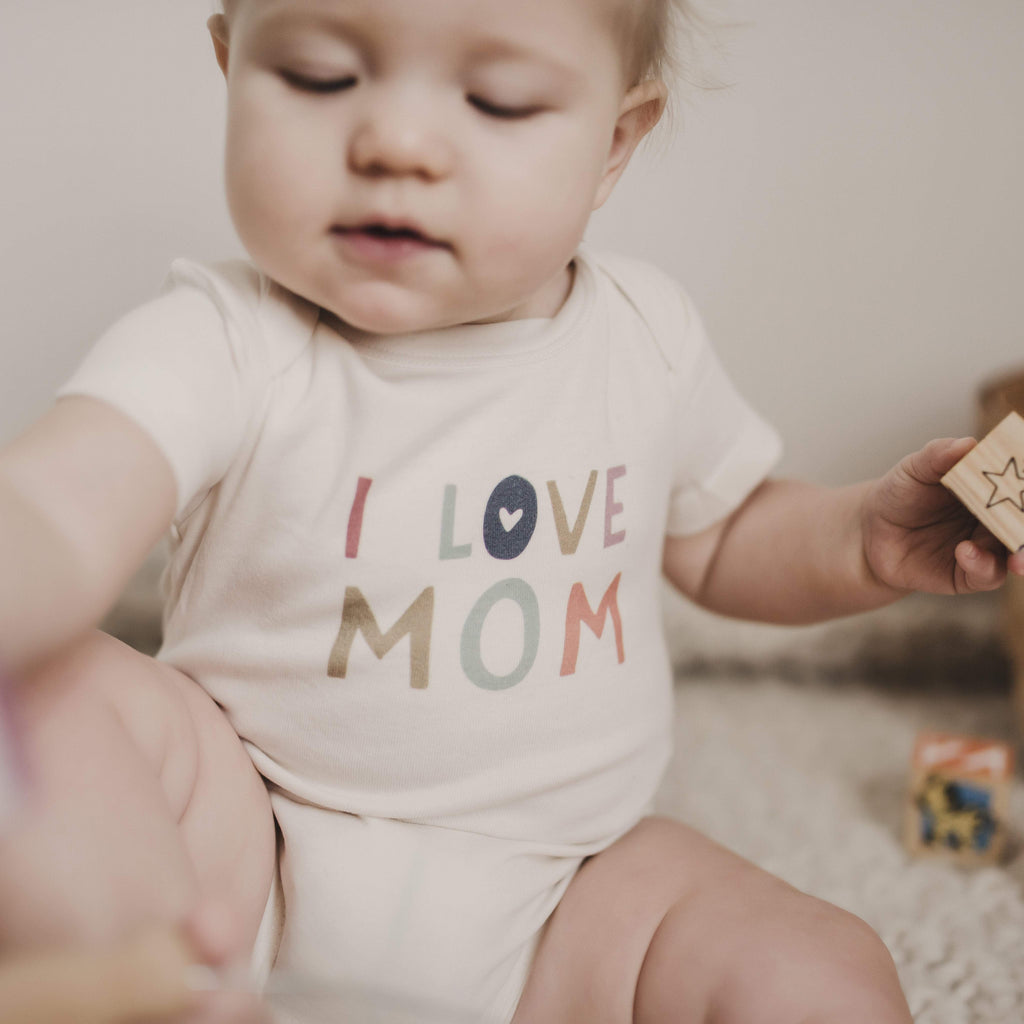 Organic Graphic Bodysuit, "I Love Mom"