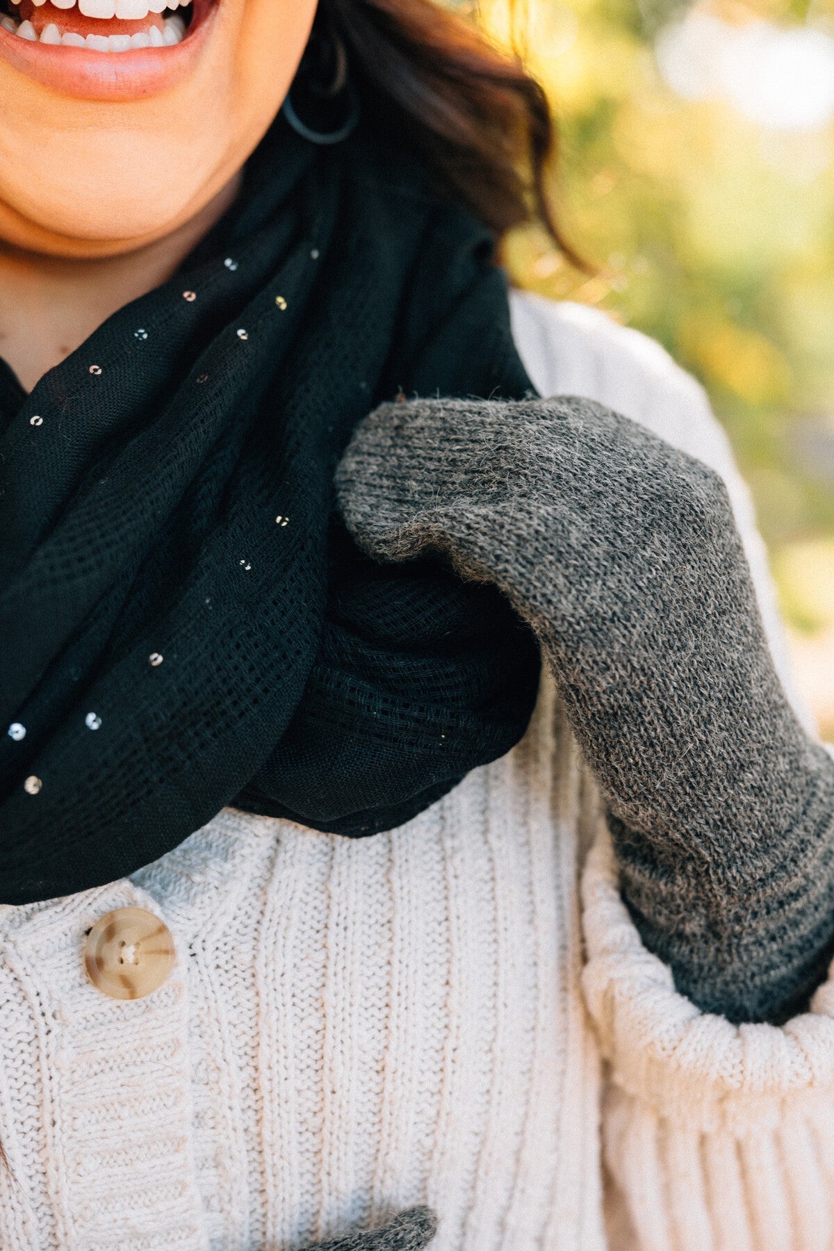 Scarf open weave viscose/sequins 70Lx28W black