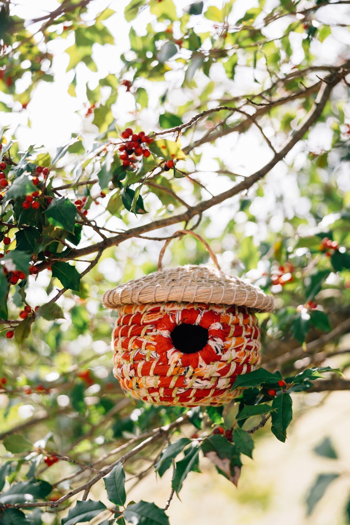 Birdhouse acorn shape sari/k-grass 8Dx7H tan/asst