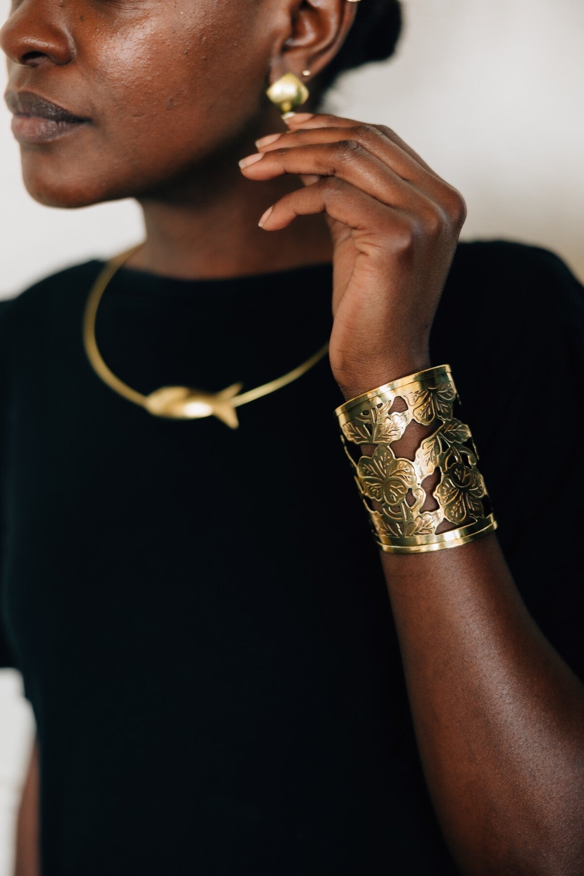 Bracelet cuff floral cut out metal 3W gold