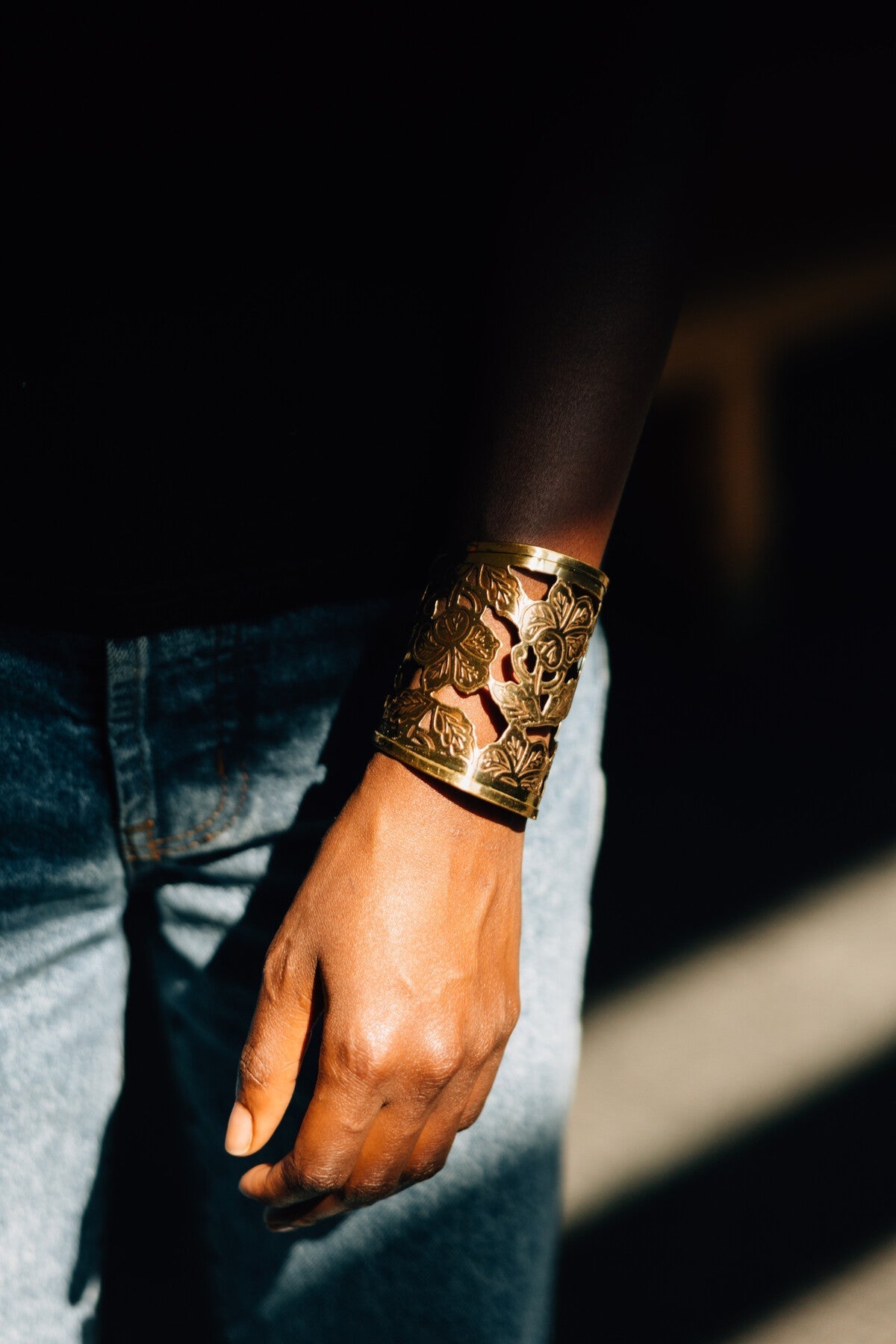 Bracelet cuff floral cut out metal 3W gold