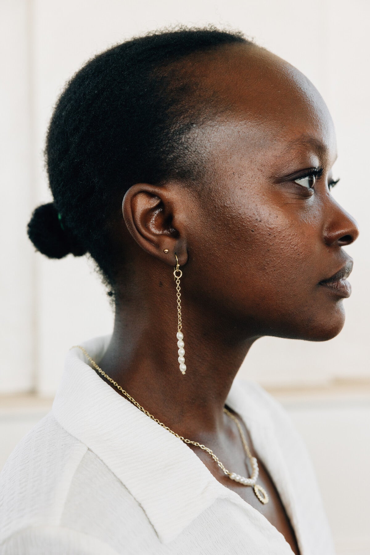 Earrings chain and pearls/brass 3L gold/white