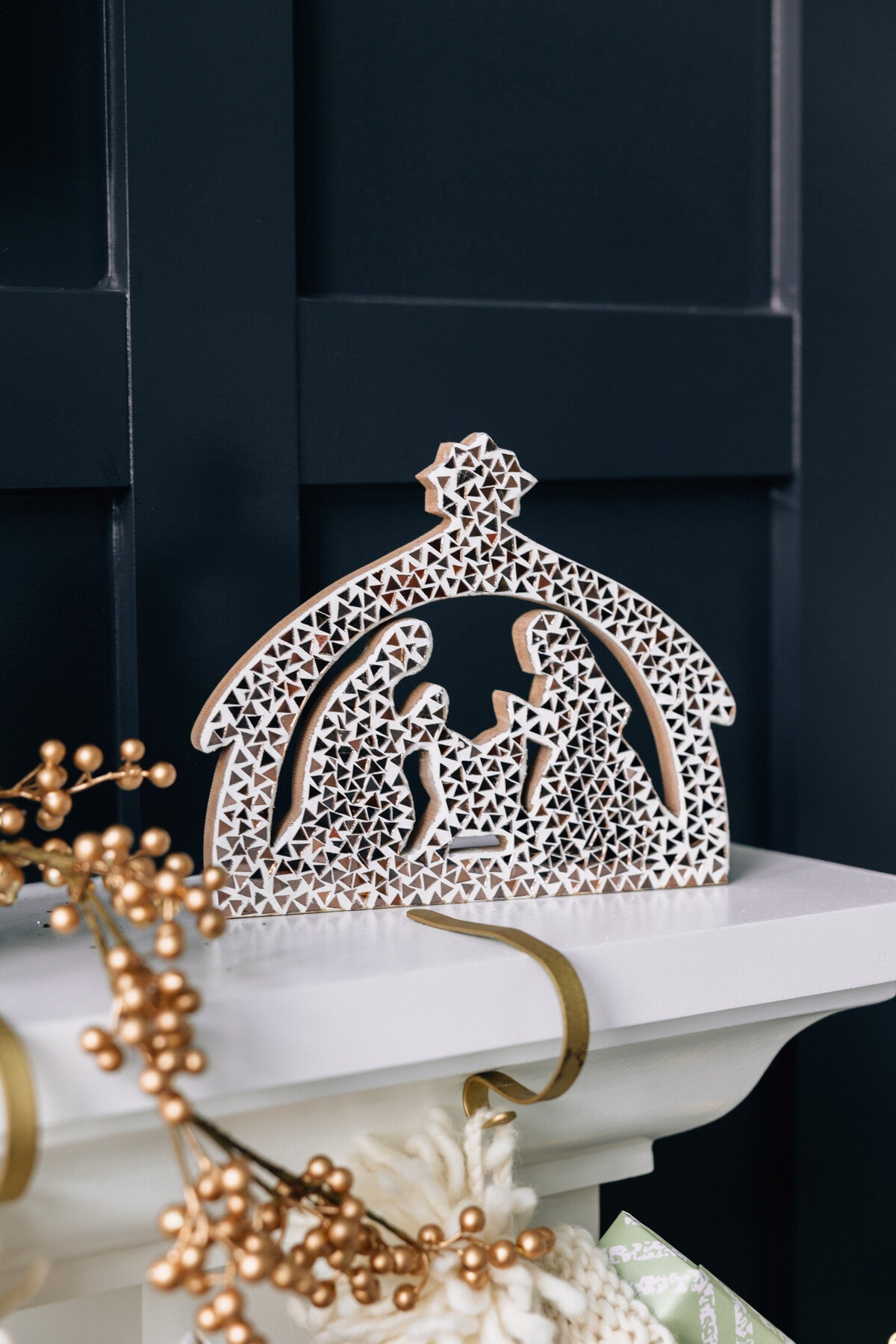 Nativity mosaic MDF/glass chips 10Wx8H white/brown