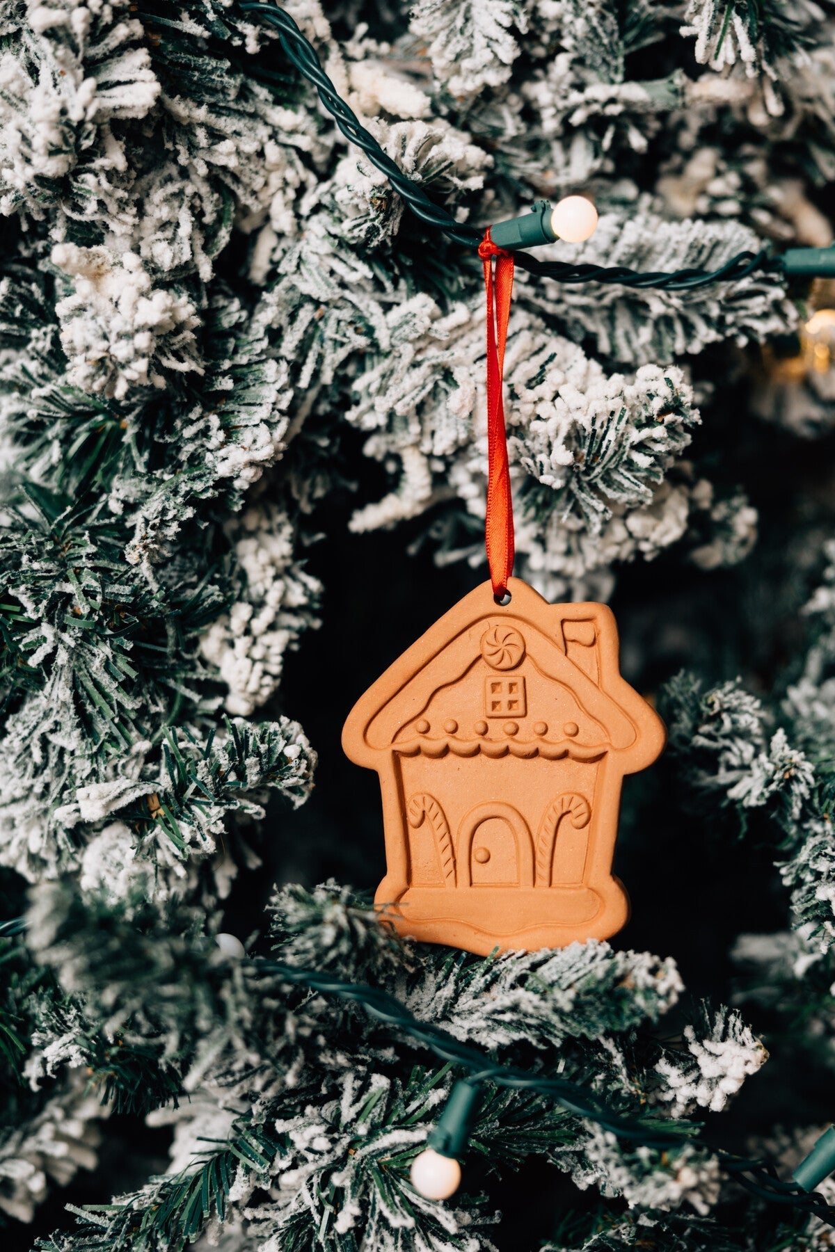 Ornament/cookie stamp house M/2 t-cotta 4H rd/brn