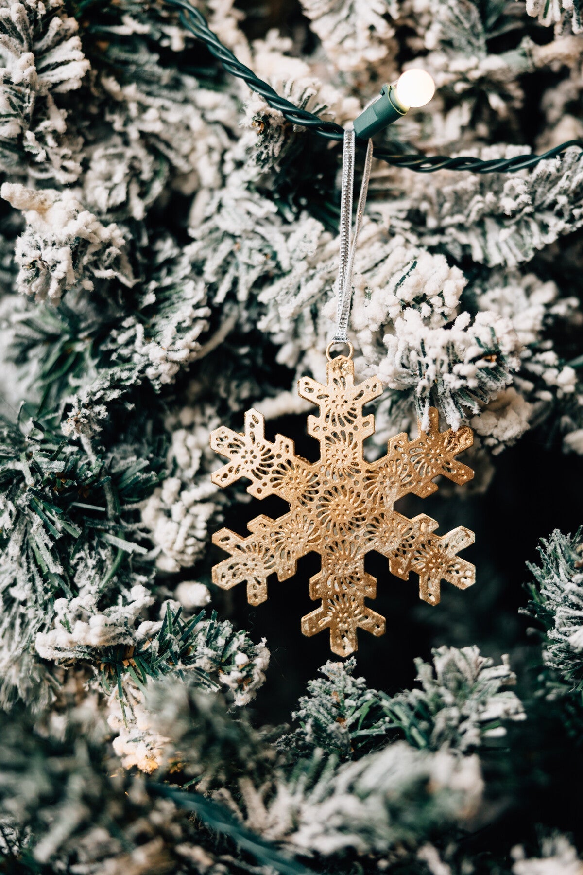 Ornament 3-D snowflake M/3 iron 4D gold/white