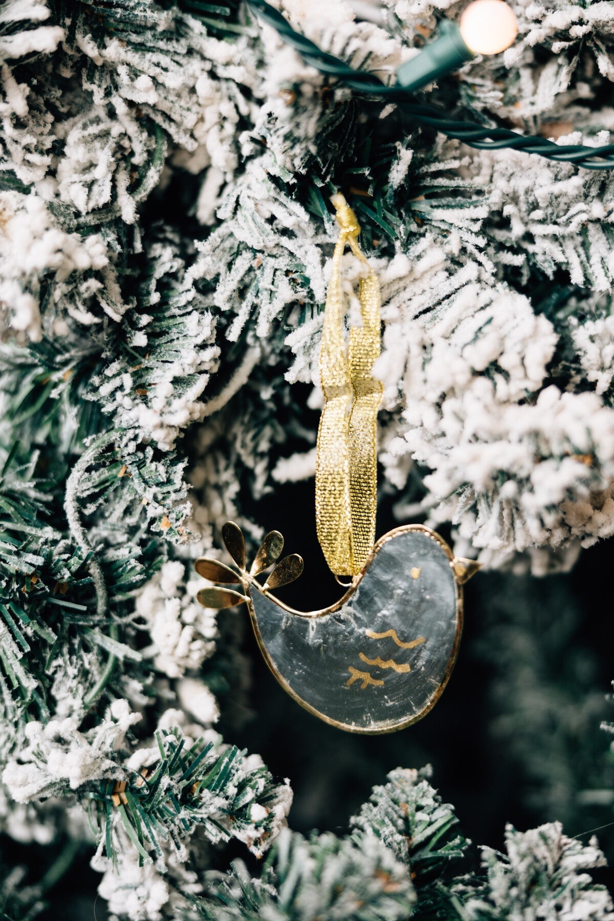 Ornament dove M/3 capiz/metal 2.25H cream/gold