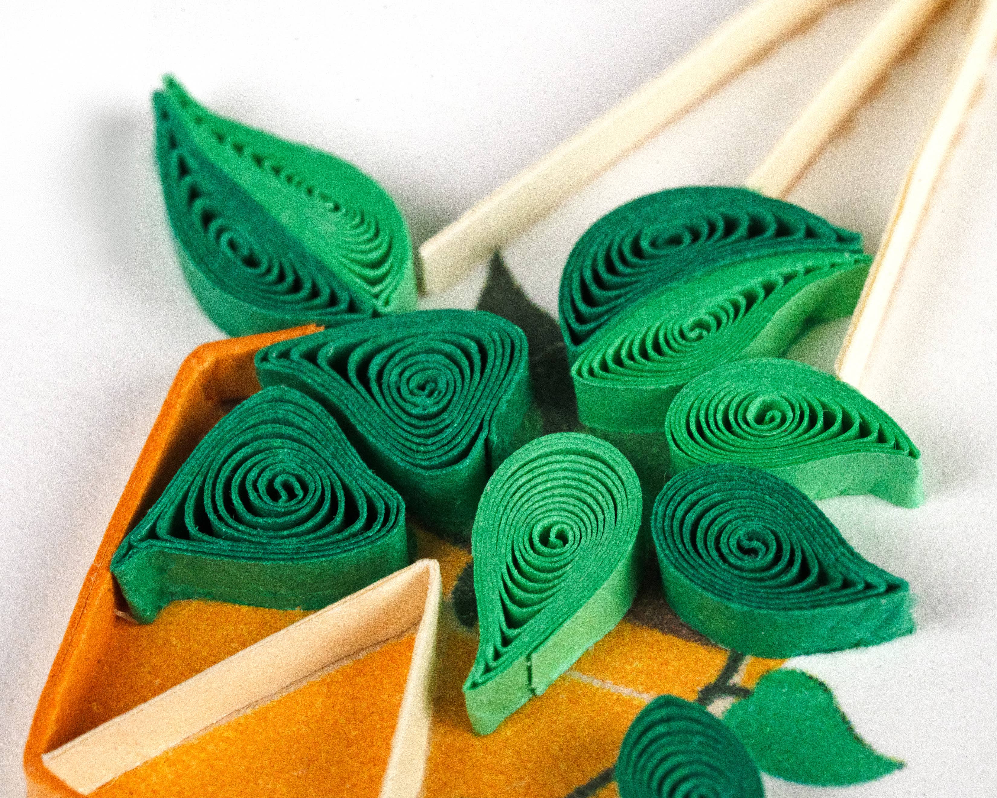 Quilled Gift Enclosure, "Pothos Macrame Hanger"