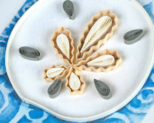 Quilled Gift Enclosure, "Sand Dollar"