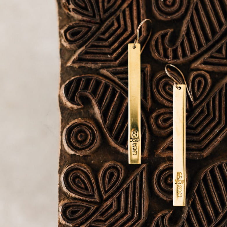 Earrings hanging bar peace brass 2.5L br